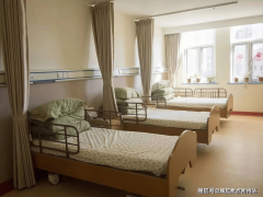 <b><b>含“三餐两点”及定制炊事</b></b>